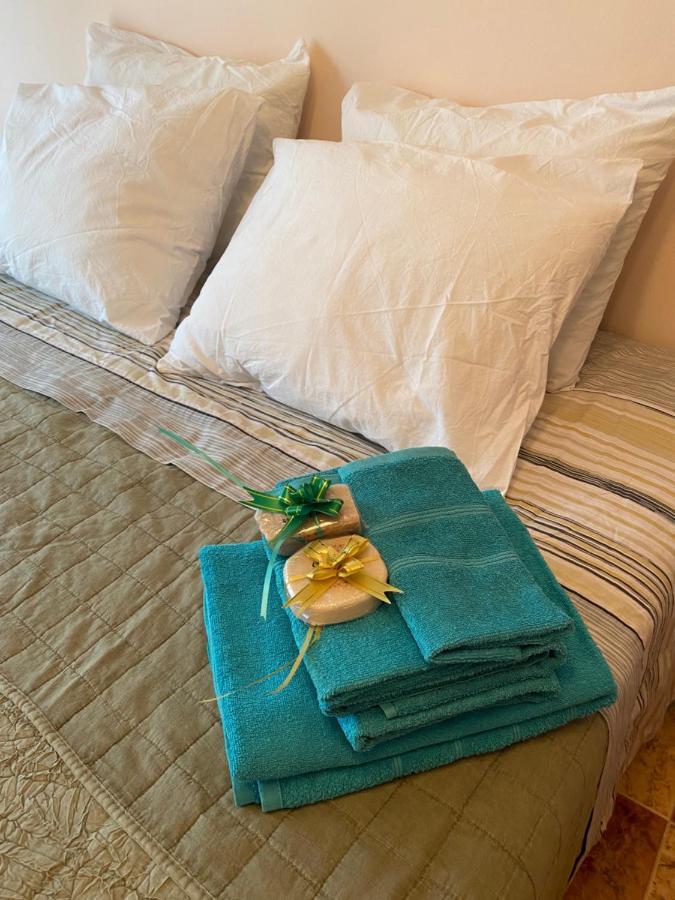 Comfortable Guest Room With Balcony Beniarjo Exterior foto
