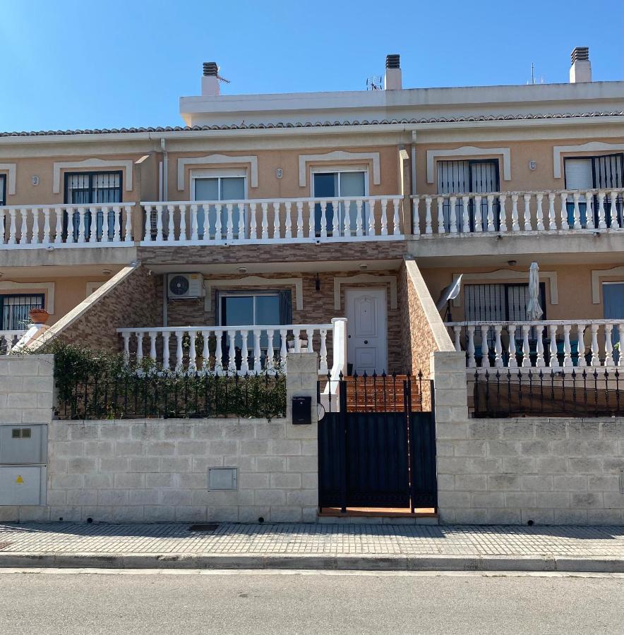 Comfortable Guest Room With Balcony Beniarjo Exterior foto