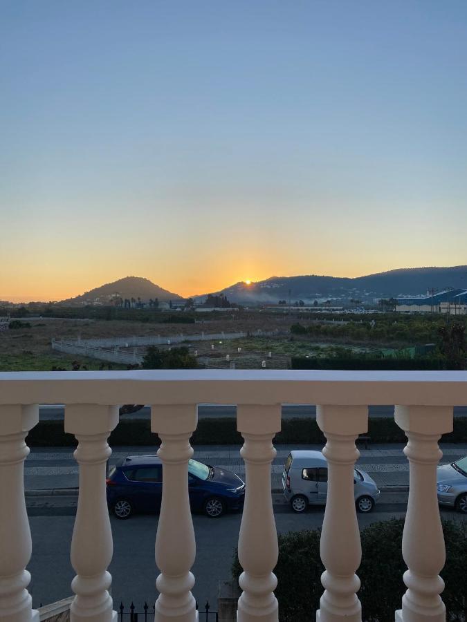 Comfortable Guest Room With Balcony Beniarjo Exterior foto
